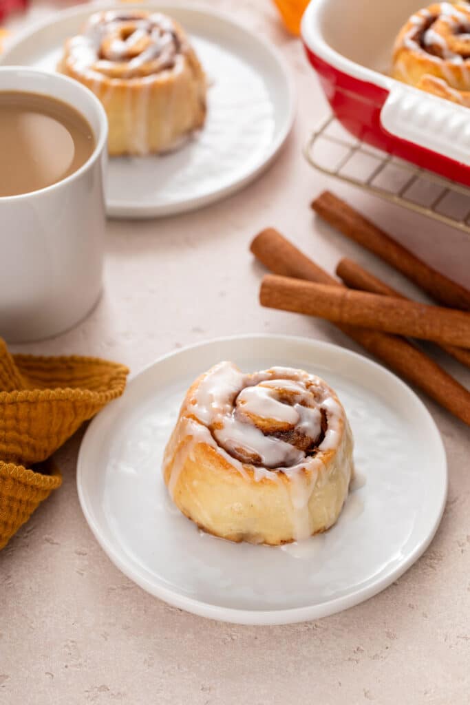 Cinnamon Roll Easy and Delicious