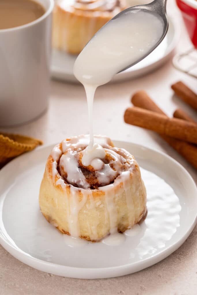 cinnamon roll with pouring glaze