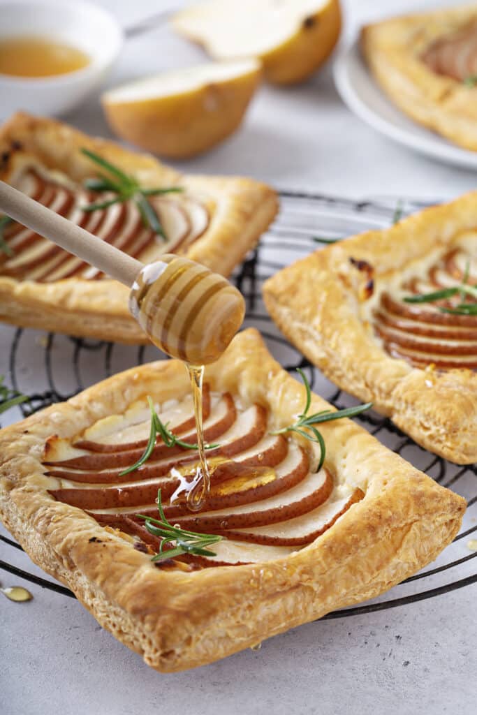 Pear and rosemary puff pastry