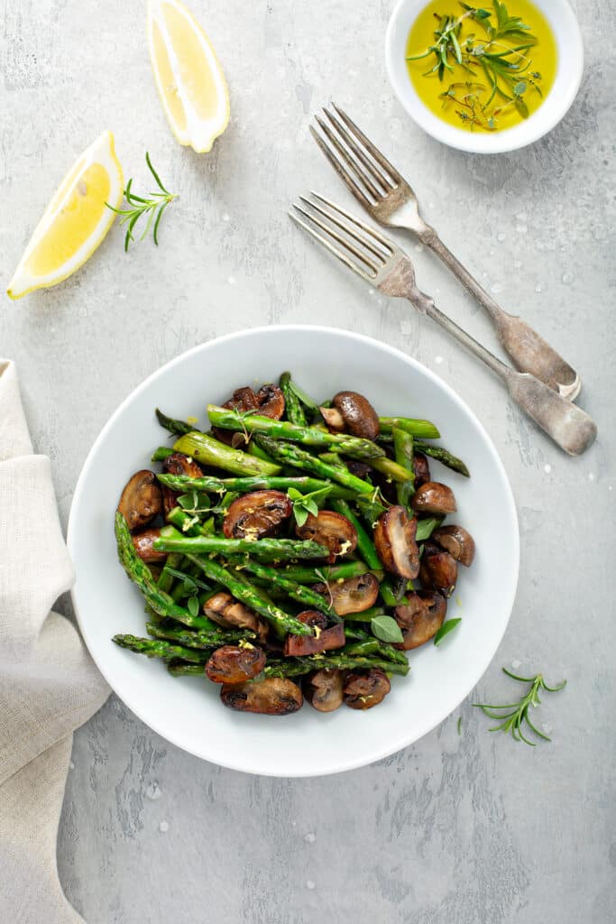 healthy sauteed asparagus with mushroom