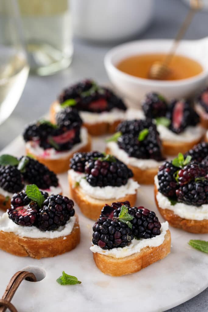 yummy black berry crostini