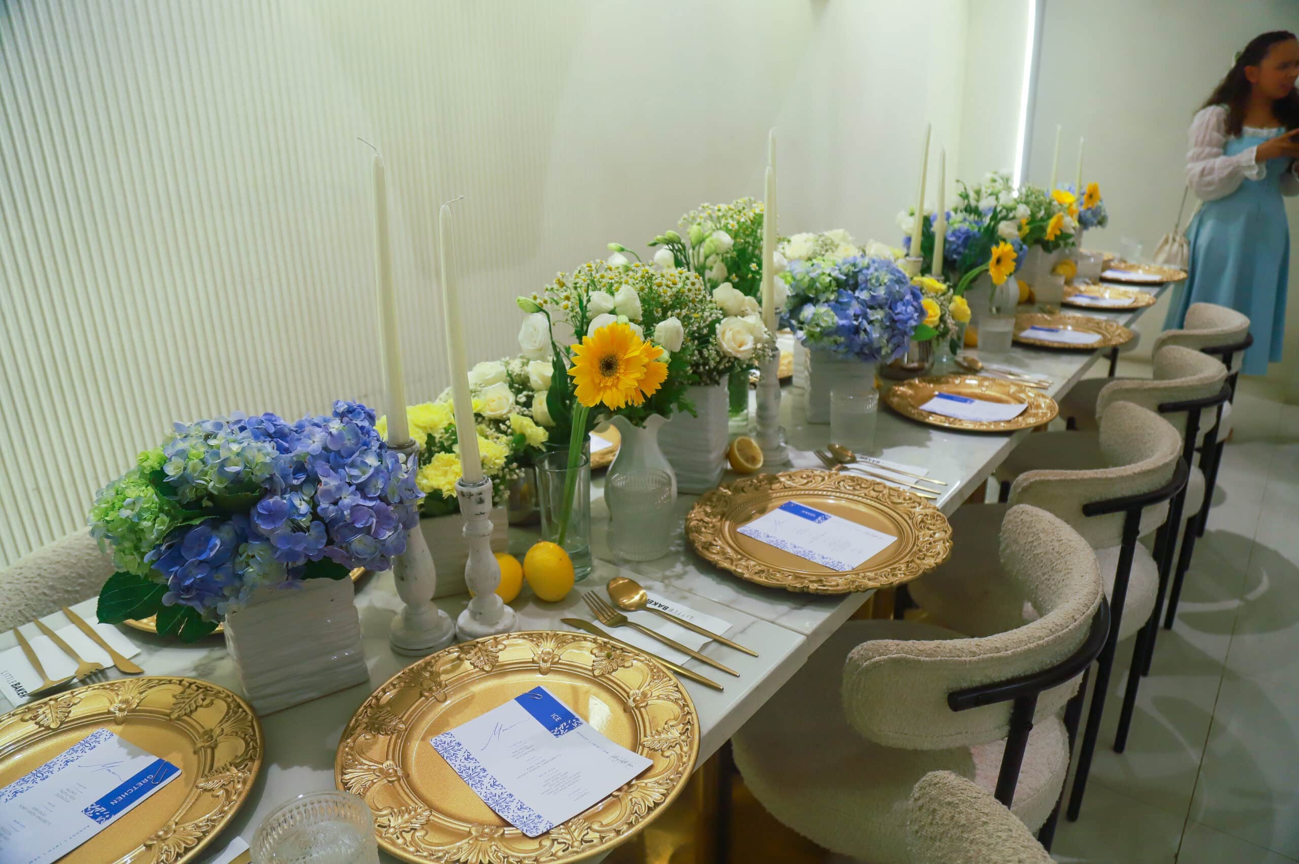 flowery-tablescape-scaled