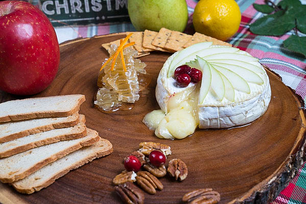 Recipe: Brie with Sliced Pear & Georgia Honeycomb