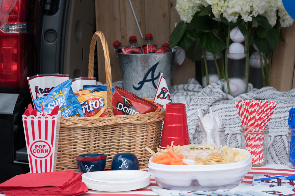  Atlanta Braves Plates, Round 9 - 18 Count - Durable Tableware,  Perfect for Game Day Celebrations & Tailgates : Toys & Games