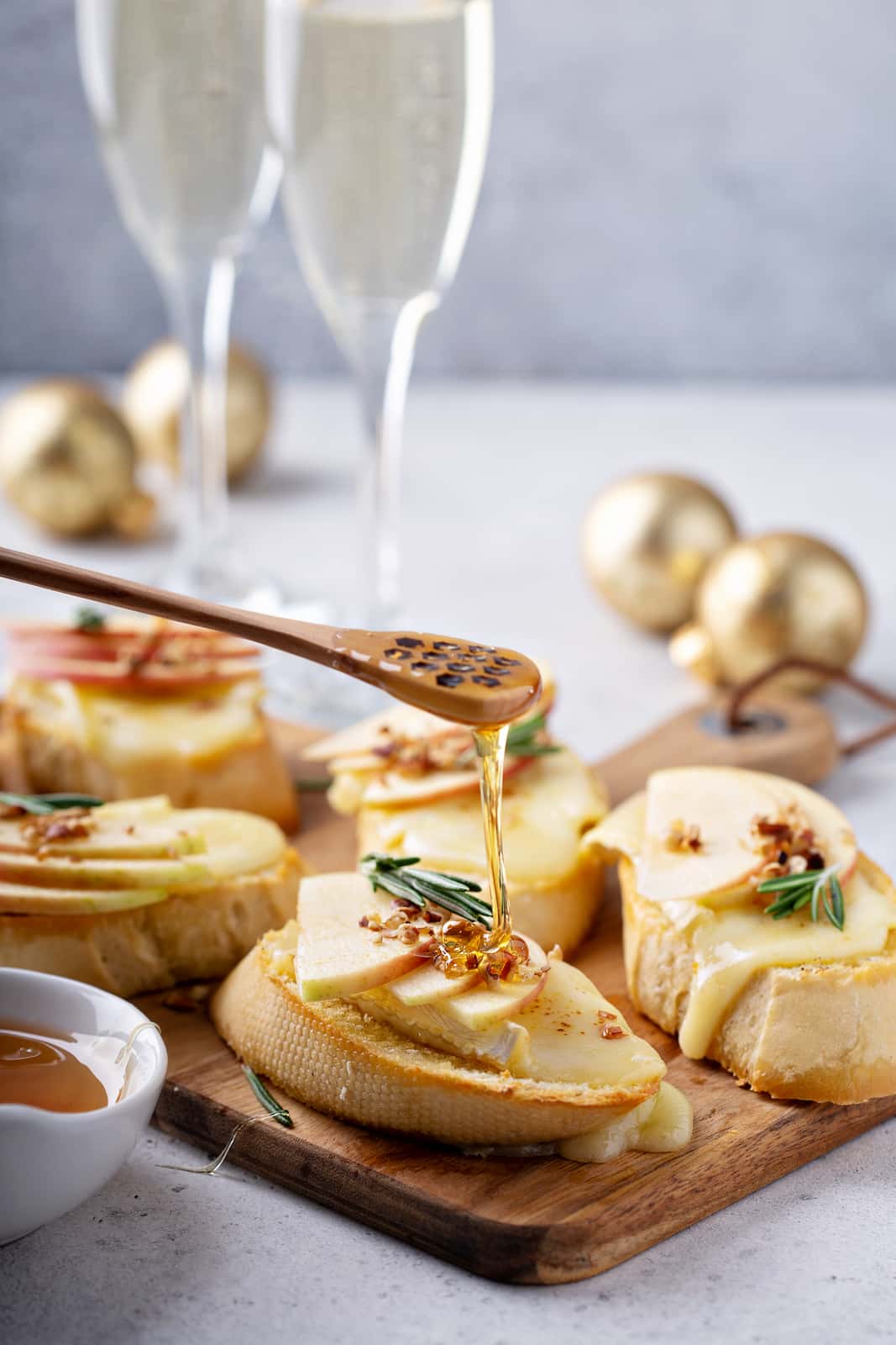 Brie honey and apple crostini