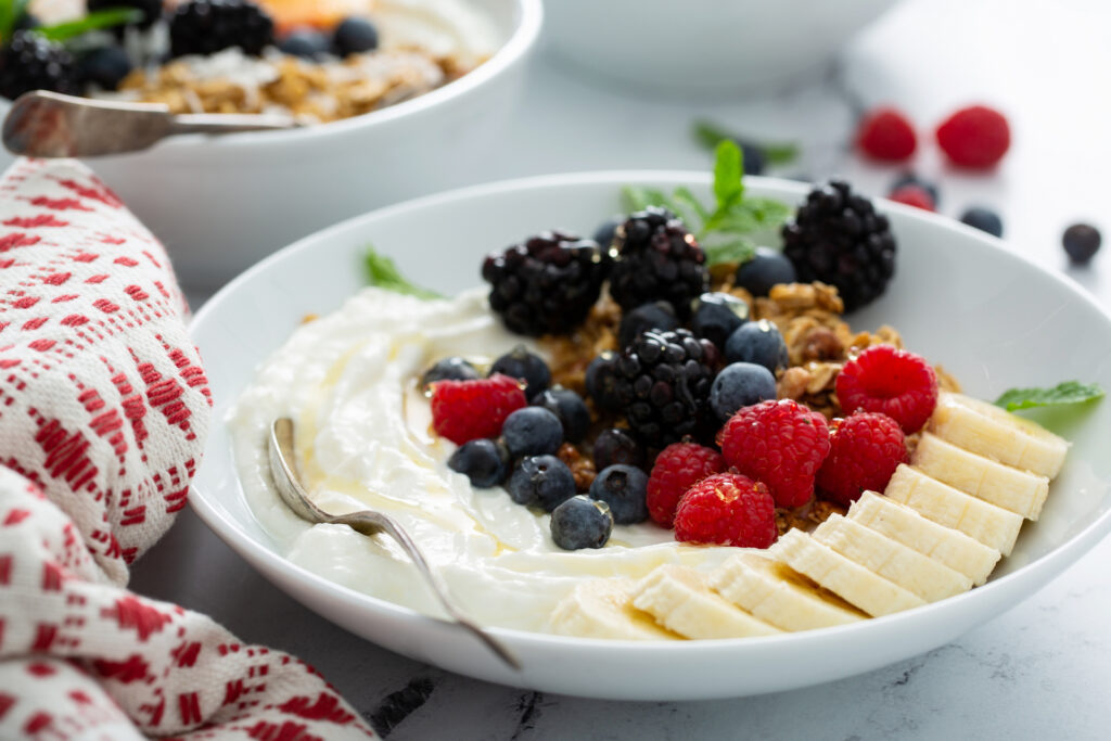 greek-yogurt-breakfast-ideas-for-weight-loss-granola-yogurt-bowl-yogurt-bowl-calories-acai-yogurt-bowl-what-to-mix-with-plain-yogurt-greek-yogurt-recipes-what-to-eat-with-yogurt-for-breakfast-breakfast-yogurt-and-granola-eating-with-erica-food-blogger-foodie-atlanta-ga-blogger-southern-blogger-etu-home-buckhead-etu-home-etú-HOME-store-erica-key