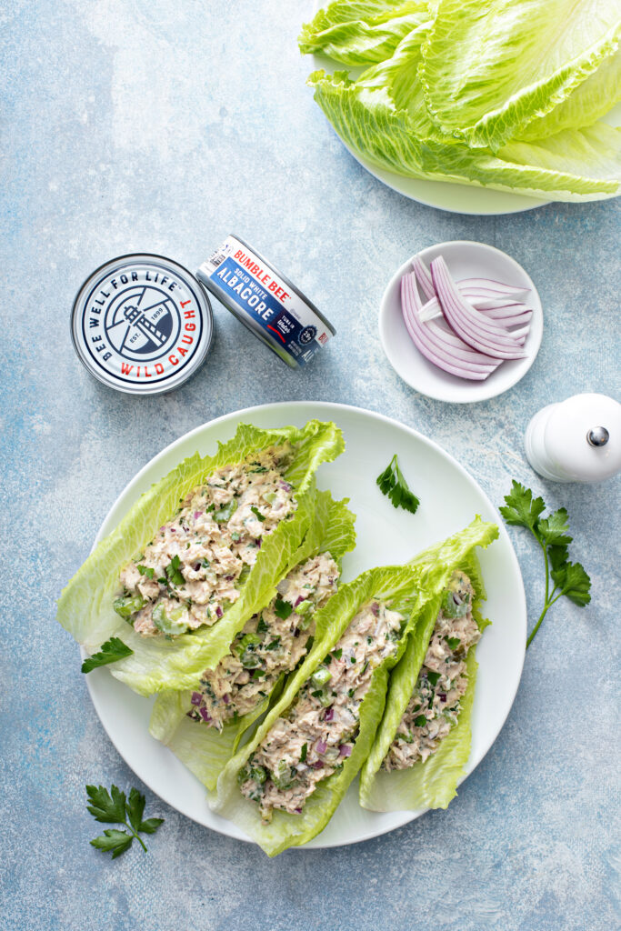 Need the perfect lunchtime treat? You need to try these quick and easy tuna salad boats. Click here to make them ASAP!