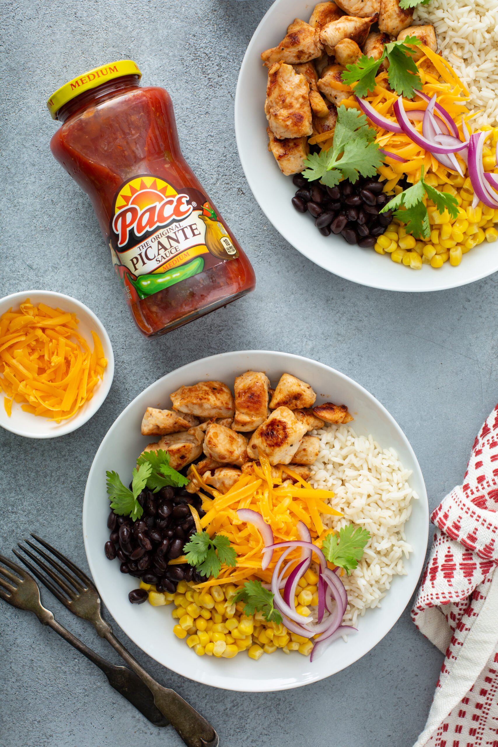 These Easy Spicy Chicken Rice Bowls are the perfect meal to make during the week and pack the next day for leftover. CLICK HERE to see how to make them!