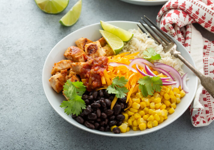These Easy Spicy Chicken Rice Bowls are the perfect meal to make during the week and pack the next day for leftover. CLICK HERE to see how to make them!