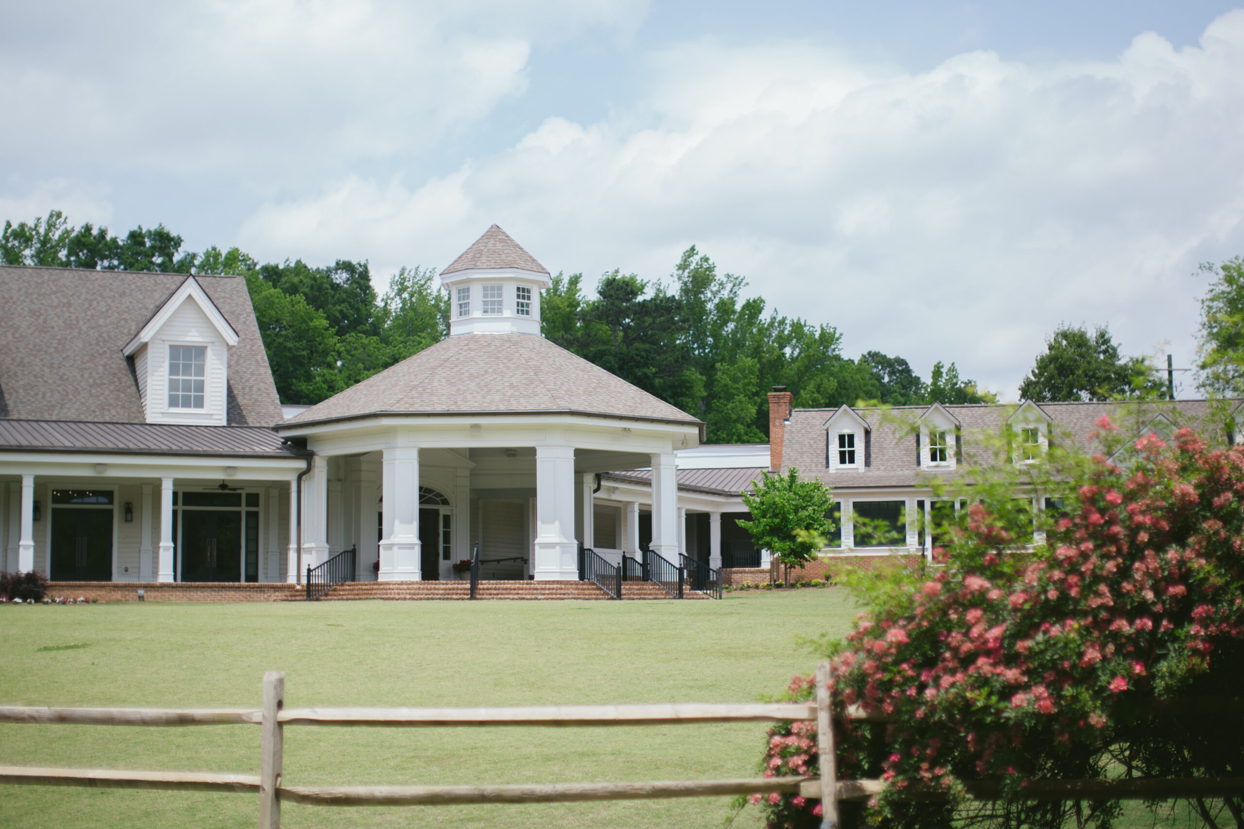 Looking for the perfect staycation/ day trip in the North Georgia area? CLICK HERE to see why you need to check out the Barnsley Resort ASAP this year especially during the holiday season!