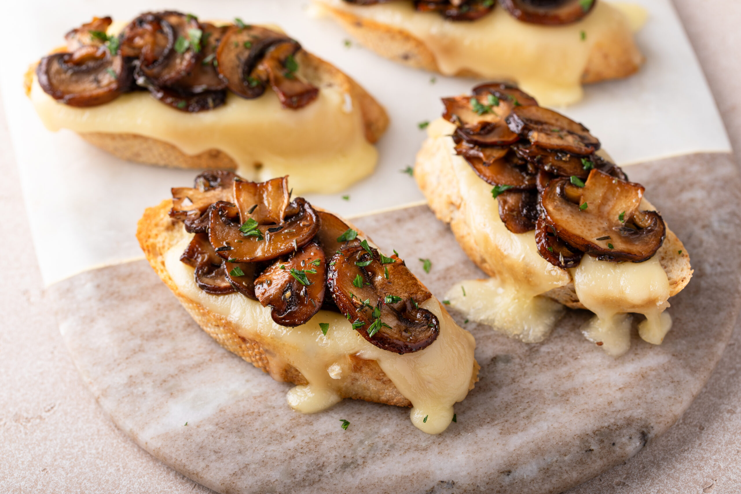 These mushroom & brie crostinis make for the most perfect, delicious and savory appetizer! Click HERE for the recipe!