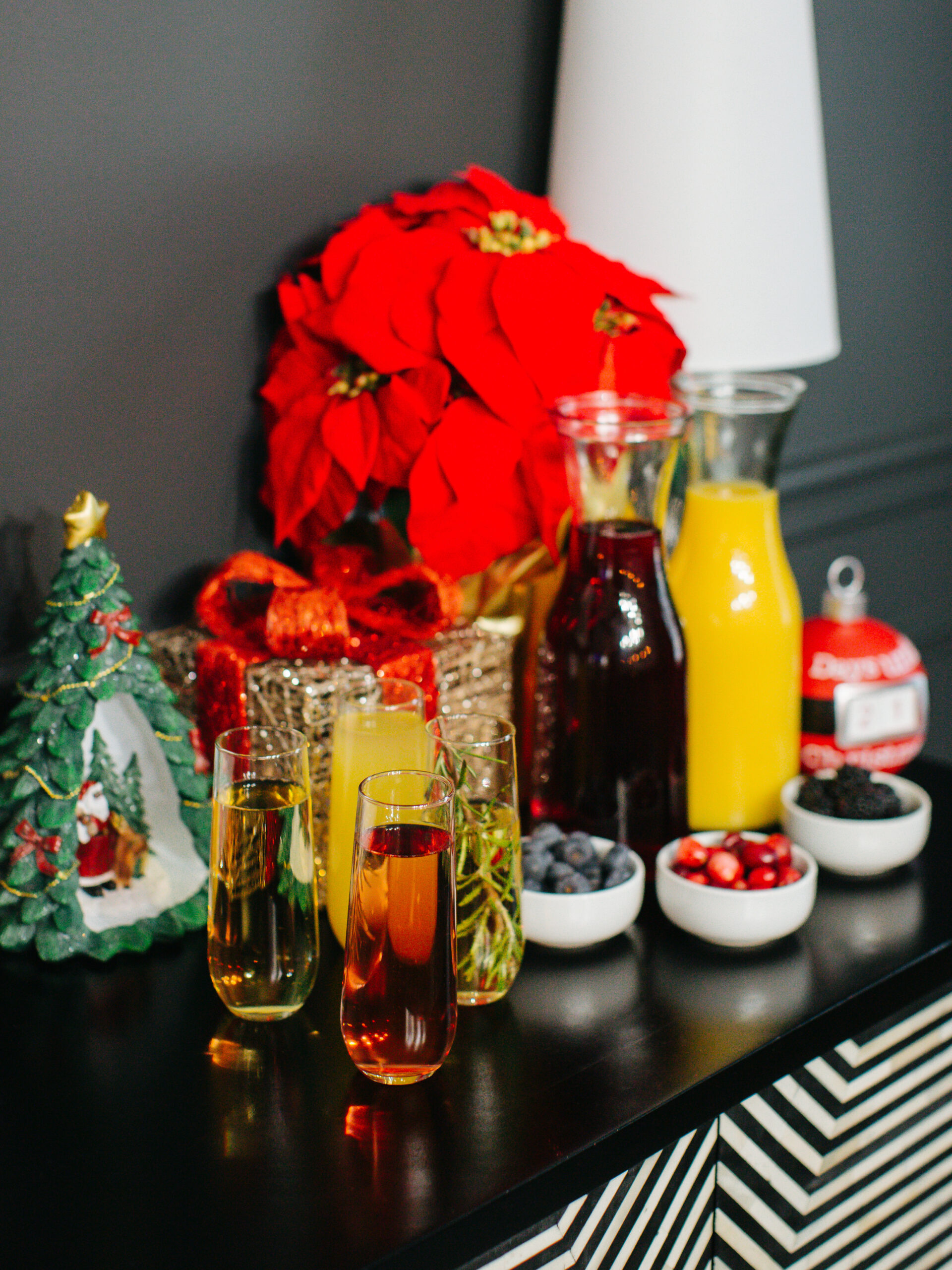 Holiday Mimosa Bar Set Up- Looking for the perfect yet easy holiday tablescape setup this year? CLICK HERE for tips for an easy holiday tablescape + my holiday menu this year! 