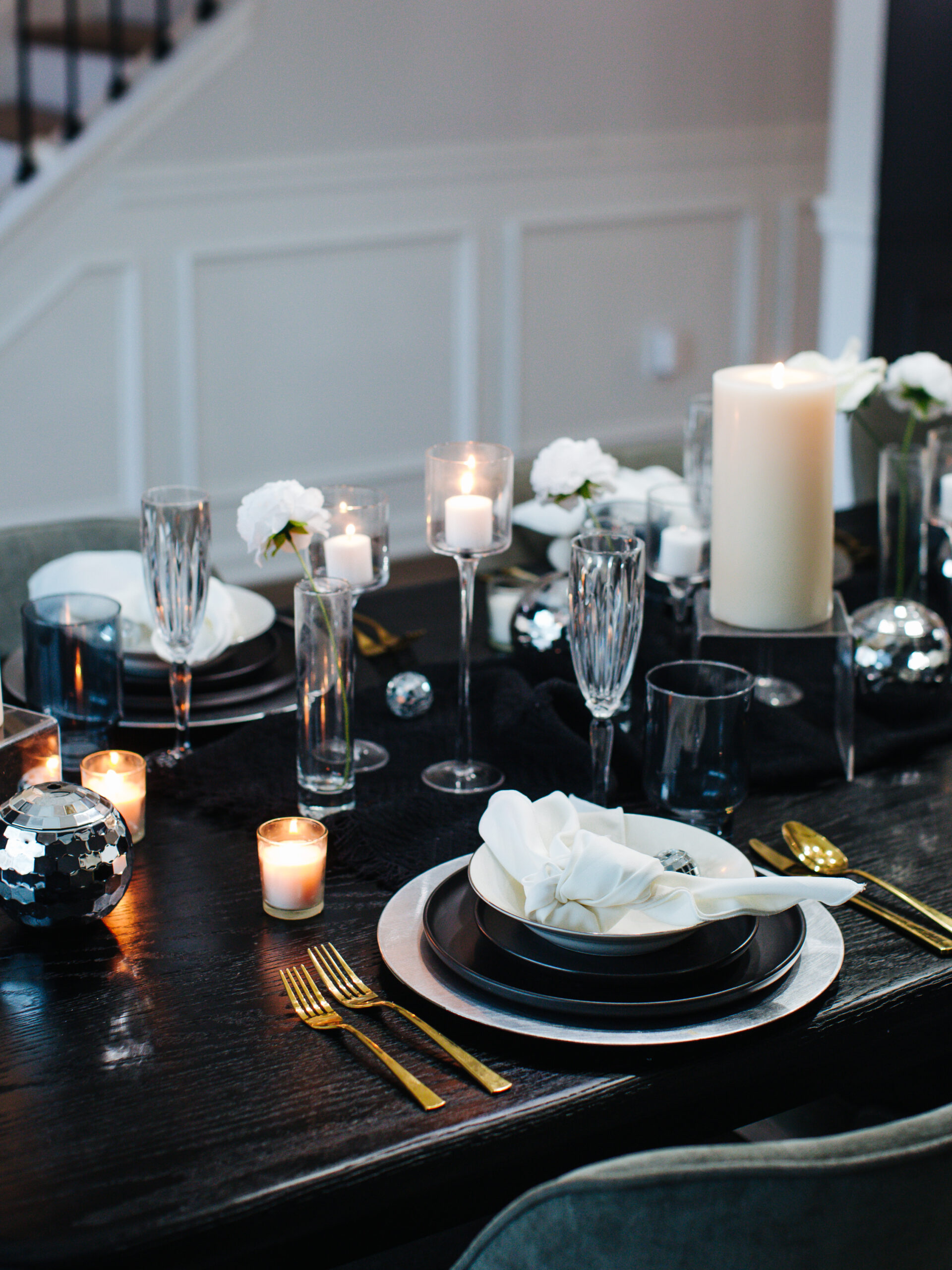 Hosting a NYE party this year?  CLICK HERE as I am sharing tips for a perfect New Year's Eve tablescape includinga few NYE perfect recipes! 