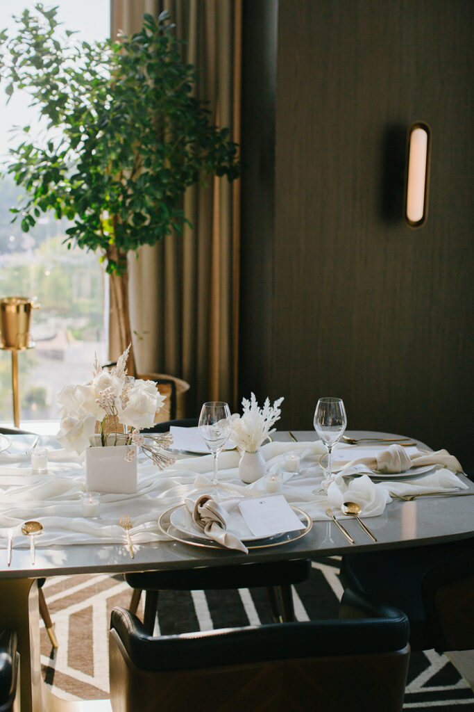 Join us for a recap of EWE Supper Club’s VIP dinner at Capolinea Atlanta. It was a perfect evening of exquisite food, intimate company, and stunning ambiance at Signal by Hilton Atlanta.