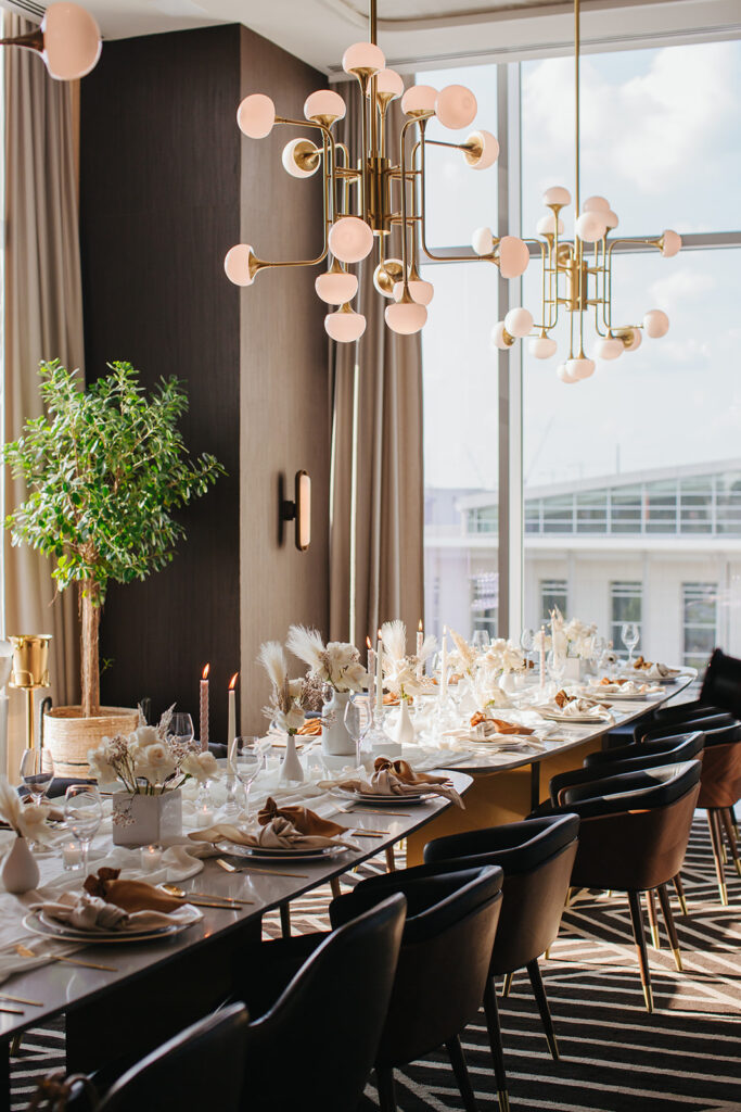 Join us for a recap of EWE Supper Club’s VIP dinner at Capolinea Atlanta. It was a perfect evening of exquisite food, intimate company, and stunning ambiance at Signia  by Hilton Atlanta. 