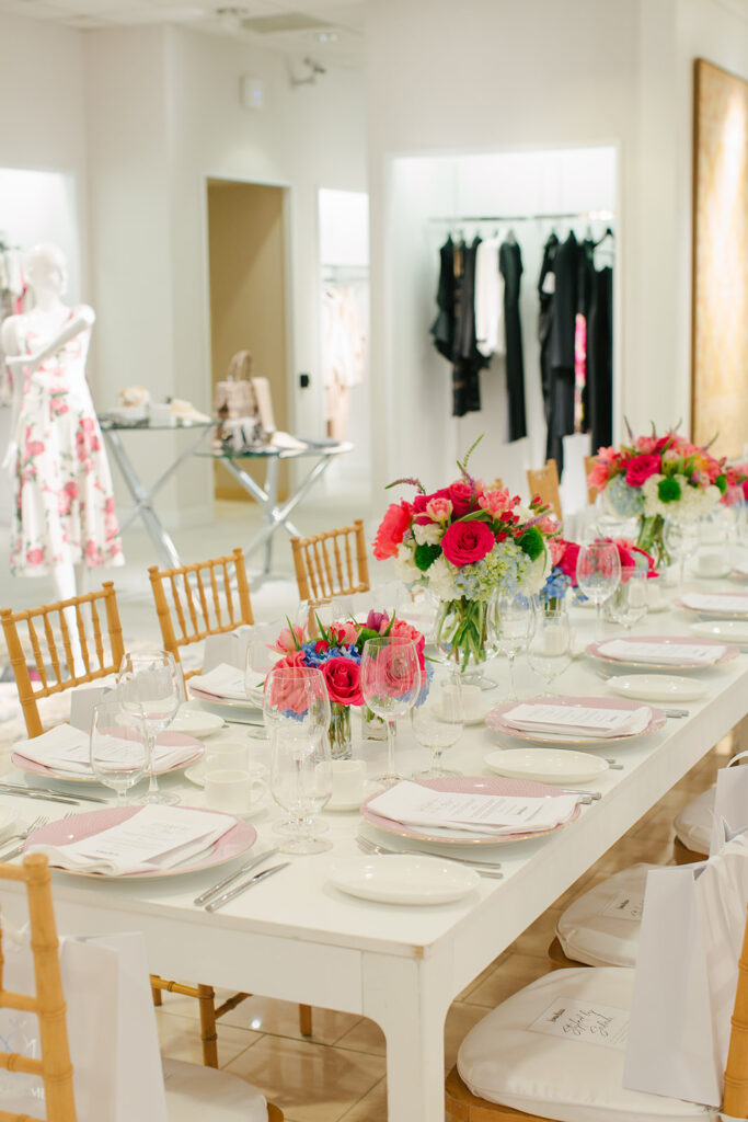 Elevate your event experience with Eating With Erica Supper Club’s Spring Fashion Luncheon at Neiman Marcus Café Atlanta. Fashion, food, and seasonal tablescapes created an unforgettable afternoon