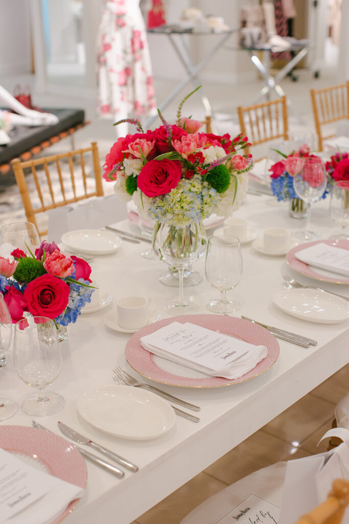 Elevate your event experience with Eating With Erica Supper Club’s Spring Fashion Luncheon at Neiman Marcus Café Atlanta. Fashion, food, and seasonal tablescapes created an unforgettable afternoon