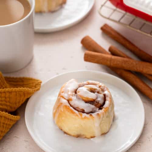 Cinnamon Roll Easy and Delicious