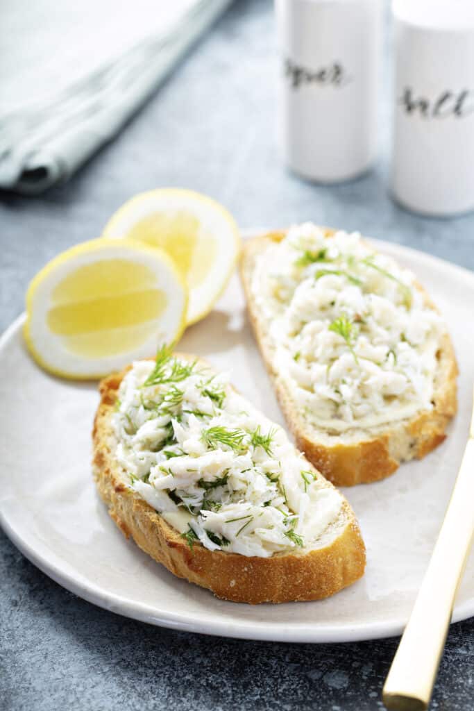 Crab meat and dill toast with lemon