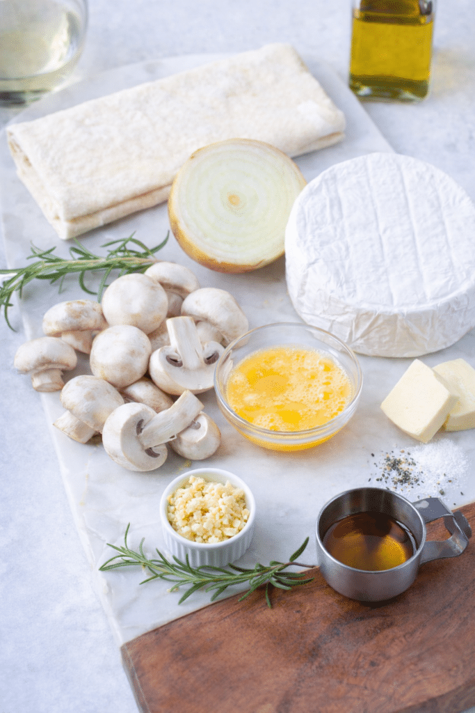 mushroom & sweet onion baked brie ingredients