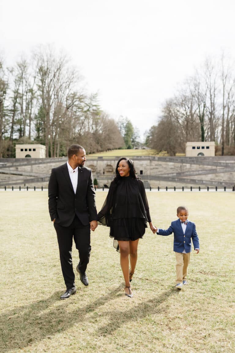 10 Reasons Smart Families Book Their Holiday Photos in the Spring