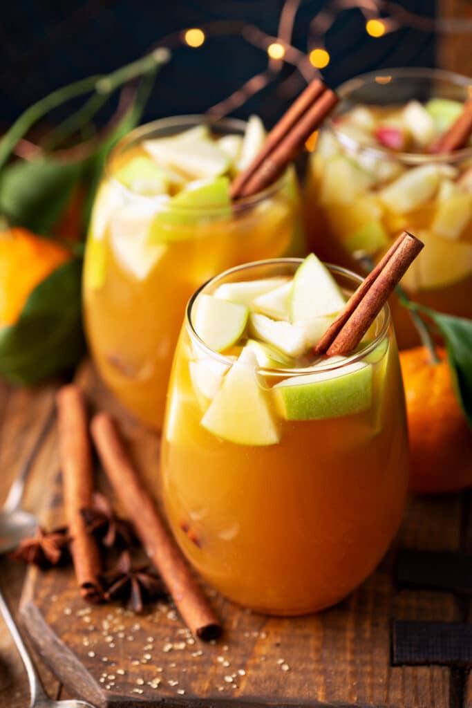 Easy Fall Apple Pie Sangria Cocktail zoomed and finished product look