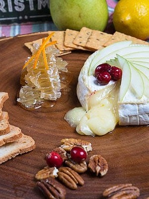 Recipe: Brie with Sliced Pear & Georgia Honeycomb